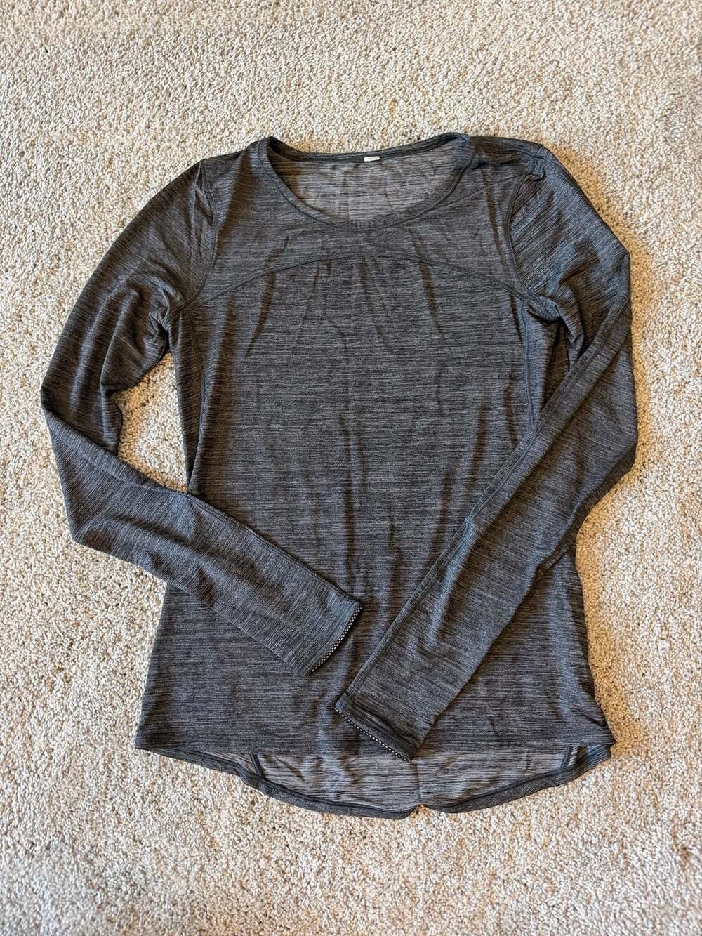 Lululemon Athletica Women's Heathered Charcoal Long Sleeve Athletic Shirt